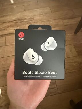 Beats by Dre Beats Studio Buds White
